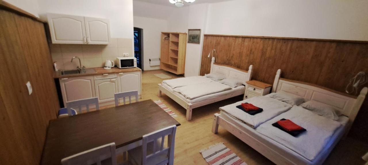 Penzion A Restaurace U Baby Subrovy Hotel Kokorin Bagian luar foto