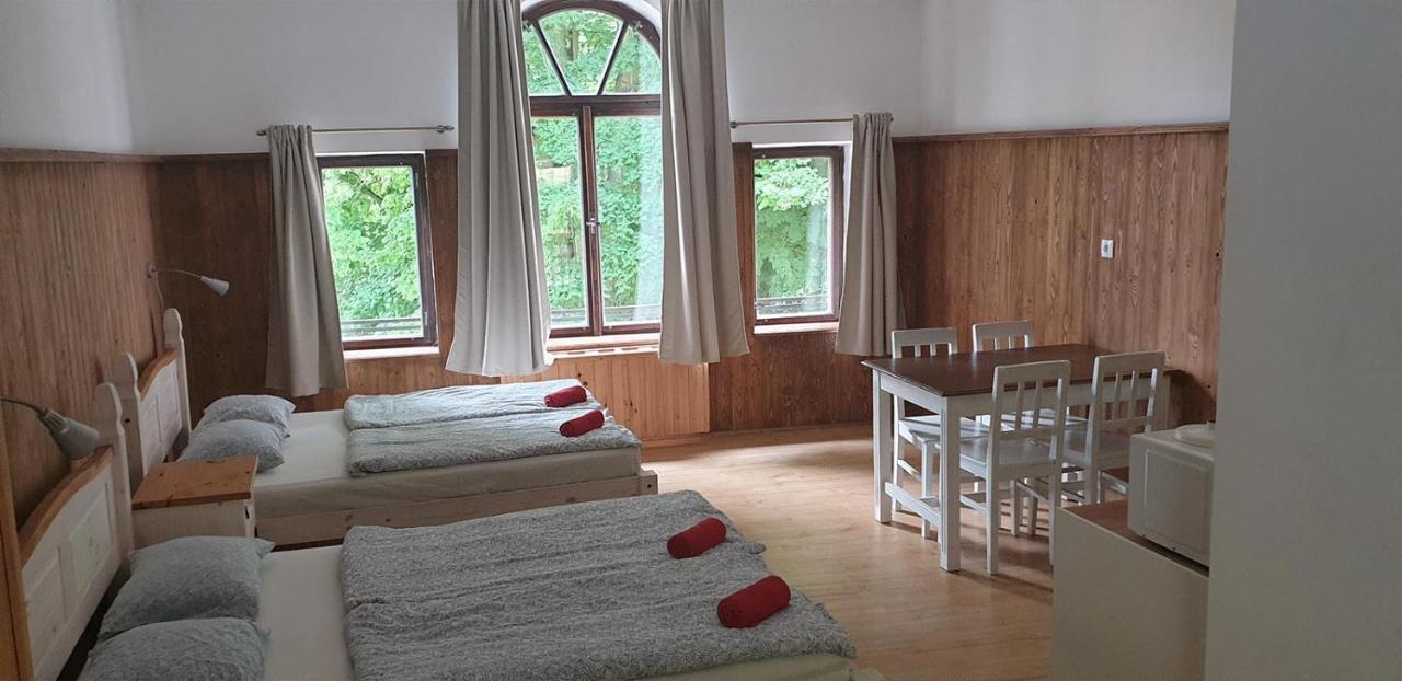 Penzion A Restaurace U Baby Subrovy Hotel Kokorin Bagian luar foto